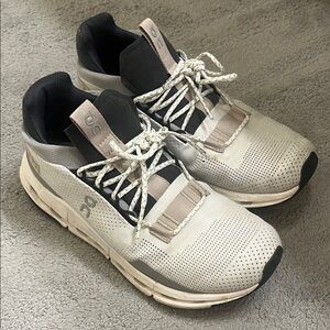 On Cloud Running Cloudnova women’s  Athletic Shoes in Light Gray and Tan 7.5